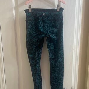 lululemon athletica Teal Patterned Leggings on Black size 2